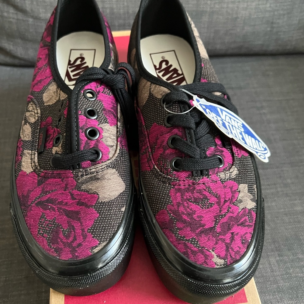 Vans size 7 rose/black